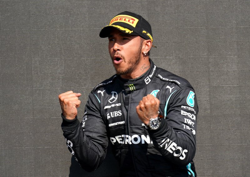 Lewis Hamilton mogao bi 'dobiti po nosu' zbog nečega što nije napravio, a morao je! Bivši prvak Formule 1 je slomljen, ali...
