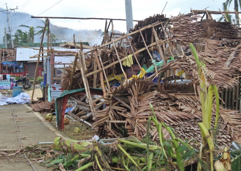 [FOTO] Tajfun Rai odnio najmanje 99 života na Filipinima