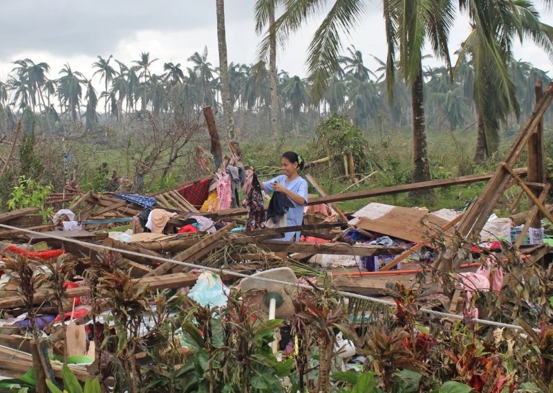 Tajfun Rai poharao Filipine, nema struje, vode, broj poginulih se popeo na 142