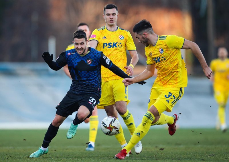 [VIDEO/FOTO] Dinamo se lako obračunao s nedoraslim Dragovoljcem; 'modri' su zabili dva gola, a još su im dva poništena...