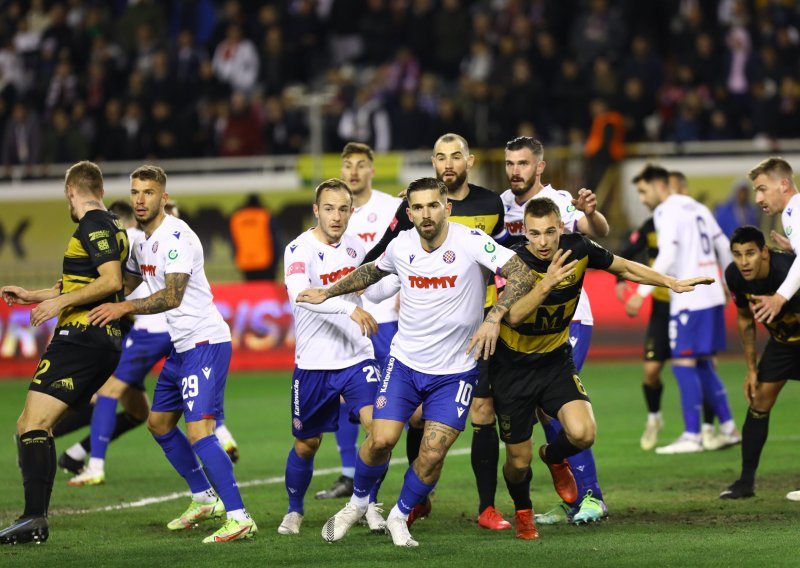 [FOTO/VIDEO] Spektakl u Splitu završio podjelom bodova! Odličan derbi se odigrao na Poljudu, sadržavao je sve osim golova i na kraju 'Bijeli' mogu žaliti za tri boda