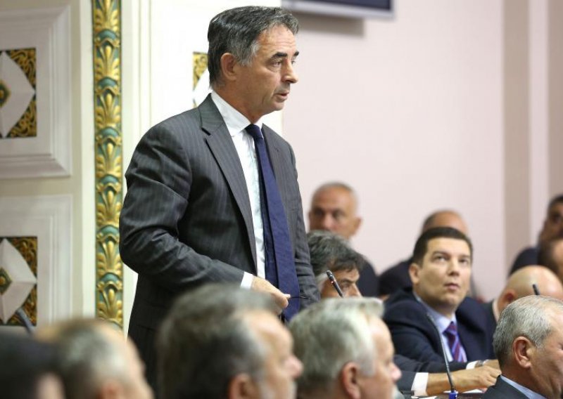 Pupovac traži poništenje odluke vukovarskog vijeća