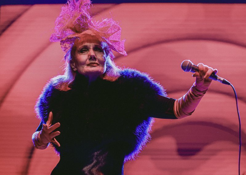 Josipa Lisac pokazala staru božićnu fotku i raspametila fanove: Ti si svjetionik, primjer kako živjeti kada se ostane bez voljene osobe