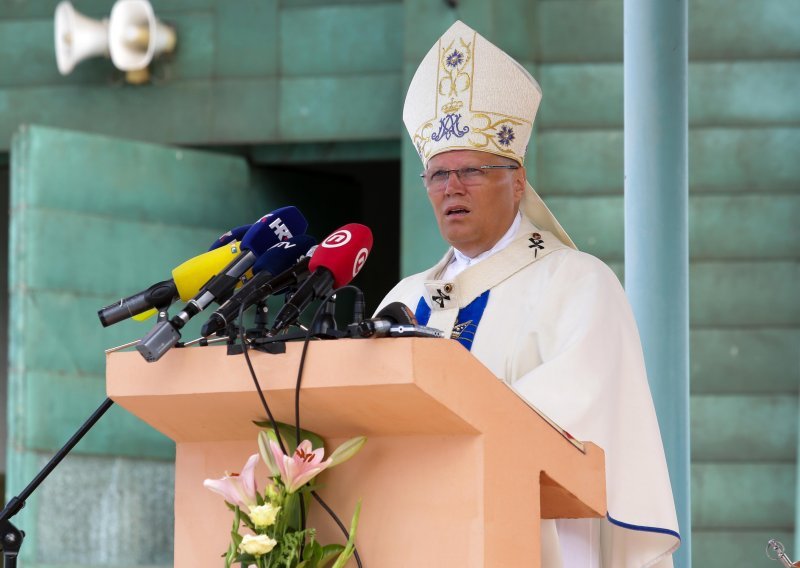 Nadbiskup Hranić o svađama državnih čelnika: 'Negativno djeluju na cijelo društvo'