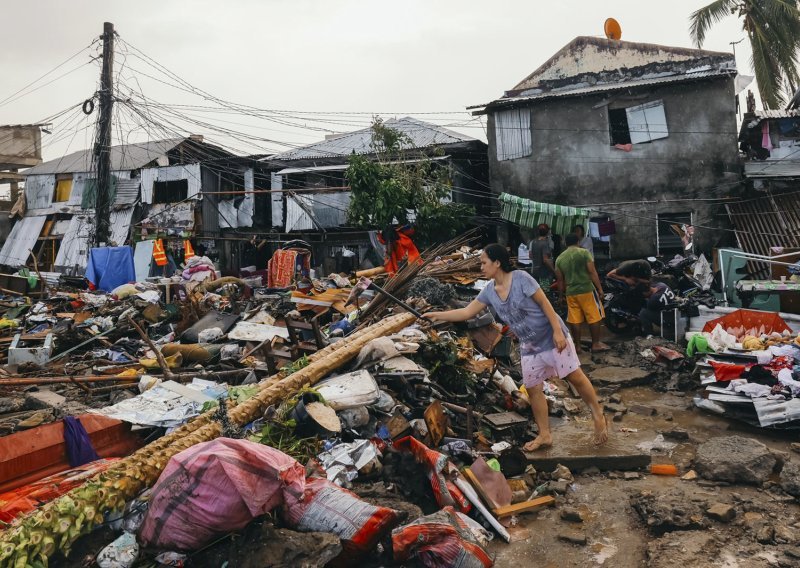 Tajfun Rai poharao Filipine, usmrtio 375 ljudi; stanovnicima potrebna pomoć