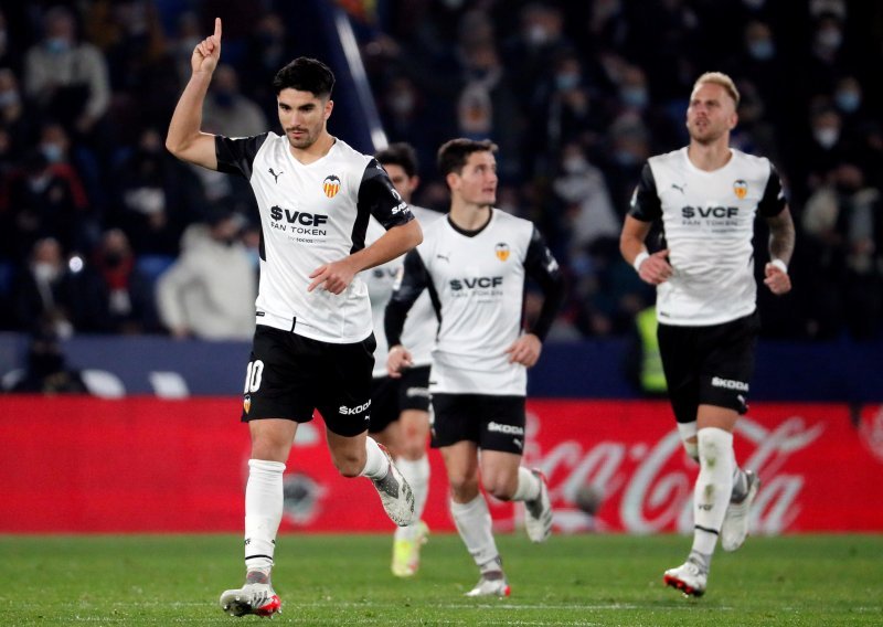 Sedam golova u gradskom okršaju u Valenciji; 'Šišmiši' preokrenuli 2:0 kod Levantea i preskočili Barcelonu, a Levante zabetoniran na dnu