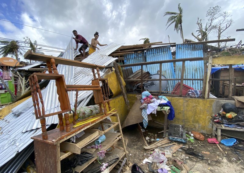 Razorni tajfun usmrtio stotine ljudi na Filipinima, ponestaje hrane i pitke vode