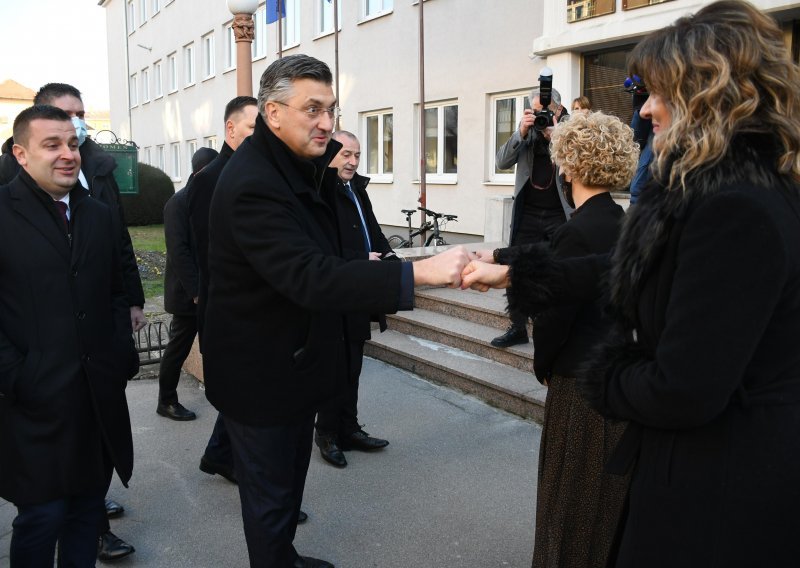 Plenković komentirao odluku Ustavnog suda, upozorio i na 'simbiozu jednog antimaskera i jednog antivaksera'