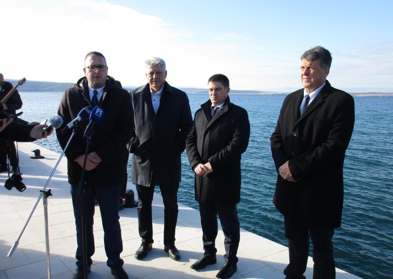 Otvorena nova crikvenička luka, donosi bolju povezanost otoka Krka s kopnom