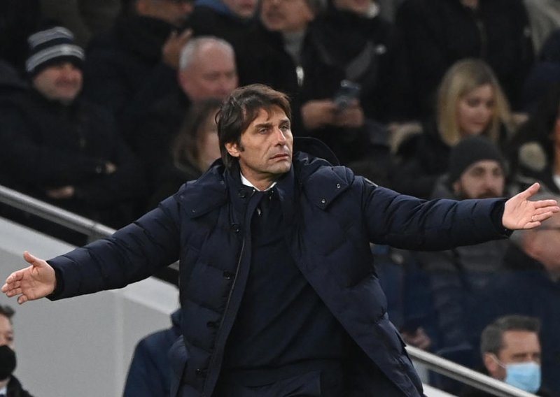 Antonio Conte potpuno izgubio živce zbog nepravde koju je Uefa nanijela Tottenhamu pa je opleo po njima: To je nepošteno!