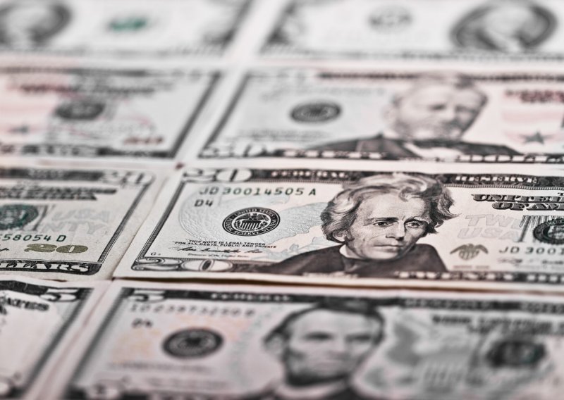Napeto na burzama: Američki dolar oslabio pred sutrašnje izvješće o inflaciji u SAD-u