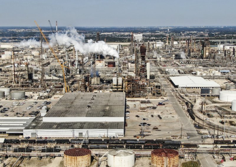 Planuo požar u rafineriji ExxonMobila u Teksasu; ima i ozlijeđenih