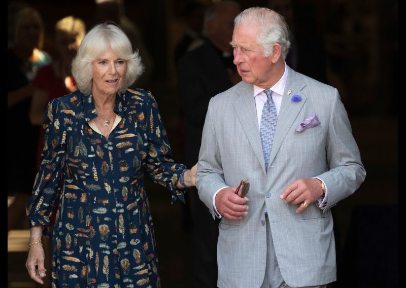 Charles i Camilla provest će Božić s kraljicom, ali ne i Kate Middleton