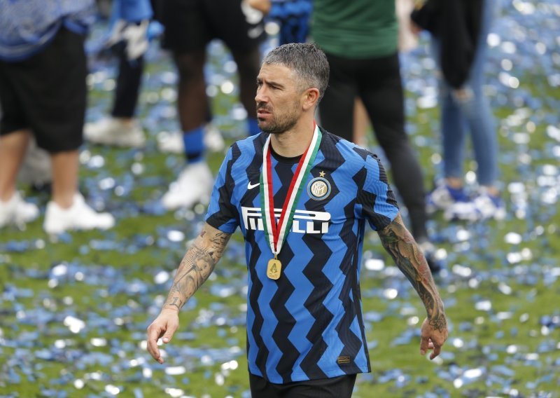 Nakon blistave karijere u Laziju, Manchester Cityju i Romi, sada je pred vratima Crvene zvezde