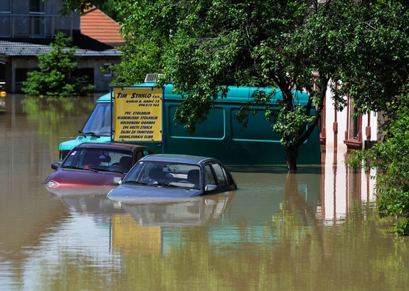 Pljačkaši haraju po poplavljenim kućama u Gunji?