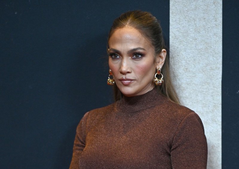 Jennifer Lopez za Božić otkrila lice bez trunke šminke i tajnu svog mladolikog izgleda