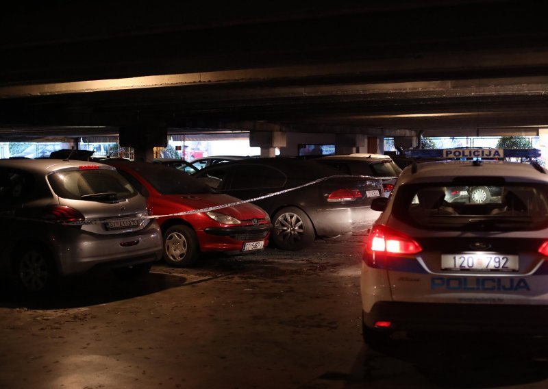 Buknuo požar u javnoj garaži u Splitu; vatra oštetila šest automobila