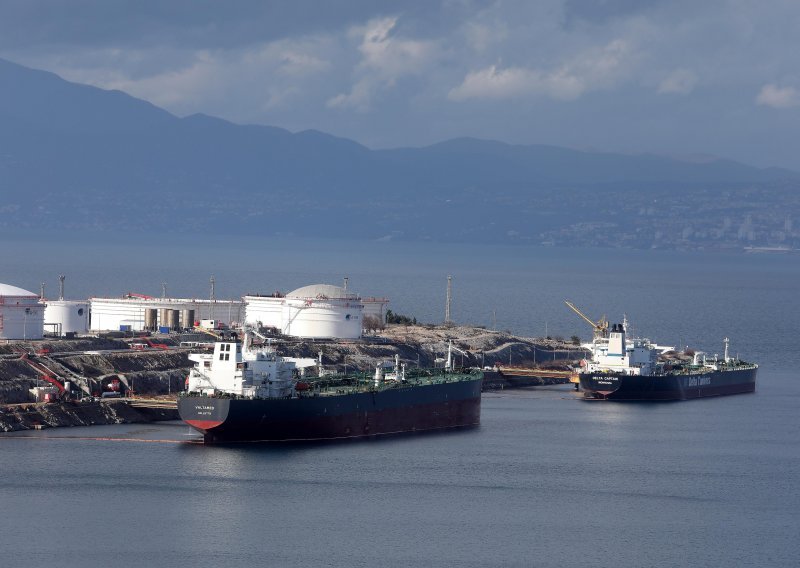 JANAF produžio ugovor o skladištenju s BP-om i sklopio novi s Lukoilom