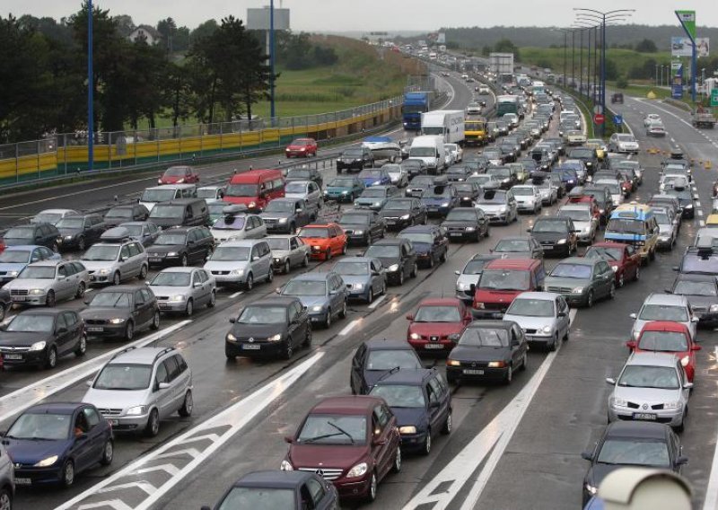 Kolone na autocestama i graničnim prijelazima