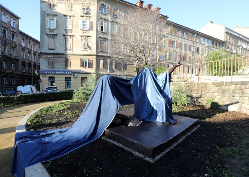 [FOTO] Kinezi su gradu Rijeci darovali skulpturu koja slavi multikulturalizam, pogledajte kako izgleda