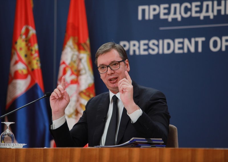[VIDEO] Vučić: Ja bih sad kroz prozor skočio