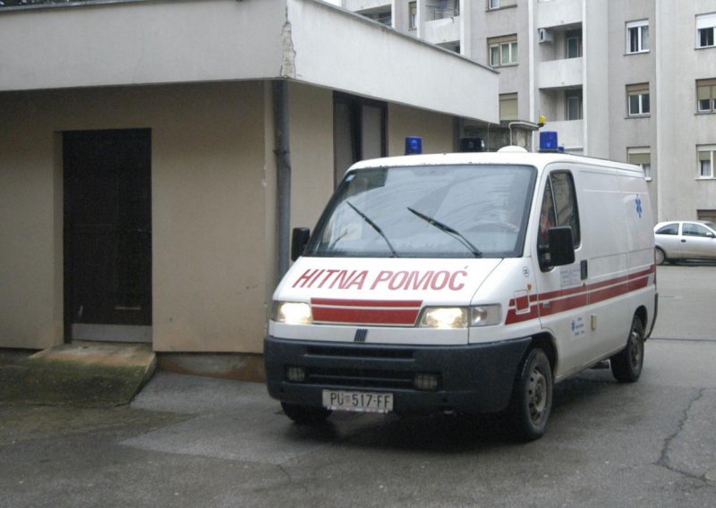 Radnik pao s električnog stupa i poginuo