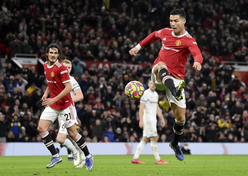 [FOTO] Cristiano Ronaldo i suigrači pobjedom su završili godinu te tako na najbolji način čestitali 80. rođendan sir Alexu Fergusonu