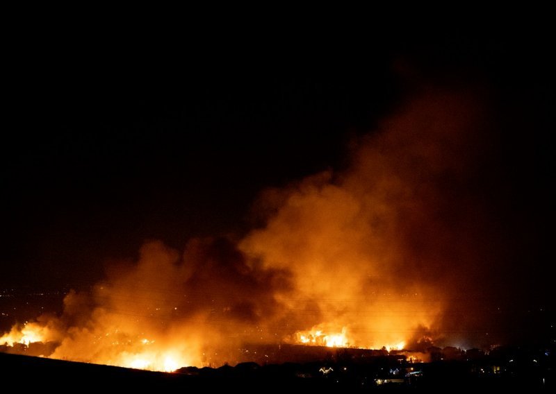 Požar kod Omiša, olujna bura otežava gašenje