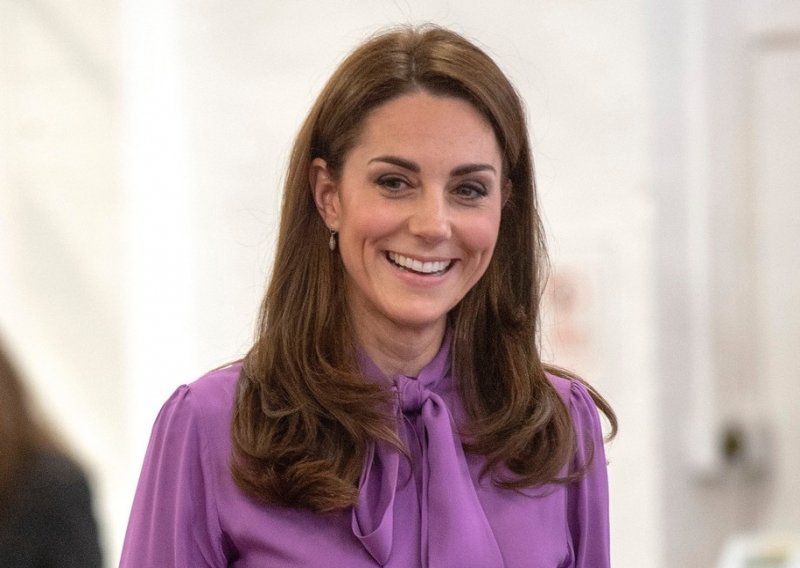 Obožava ga Kate Middleton: Ovaj bezvremenski model bluze opet ćemo viđati posvuda
