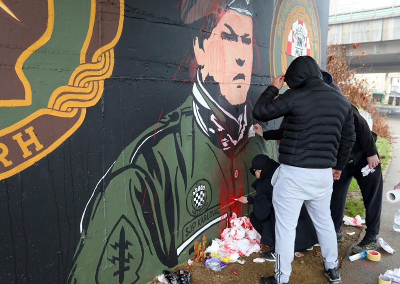 [VIDEO/FOTO] Mural s likom ratnog zločinca Mihajla Hrastova u Karlovcu zaliven crvenom bojom, očistili ga pripadnici BBB-a