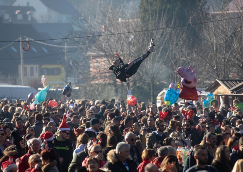 U Fužinama tradicionalno ispratili Staru godinu u podne