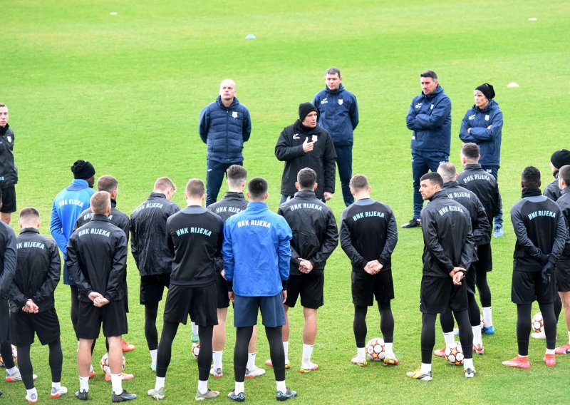 [FOTO] Okupili se nogometaši Rijeke; prve dane su na Rujevici, a zatim sele u Umag gdje ih čekaju četiri pripremne utakmice