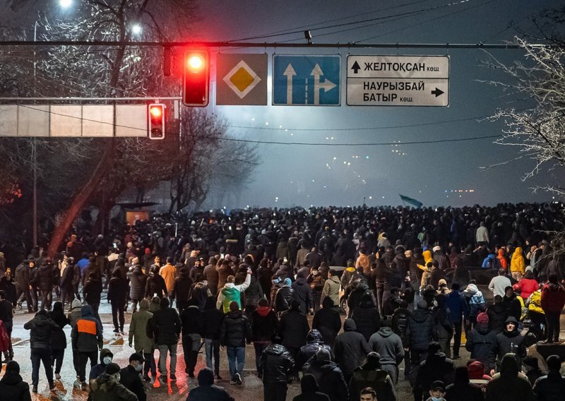 [FOTO/VIDEO] Širom Kazahstana broje se mrtvi, stižu 'sovjetske' mirovne snage