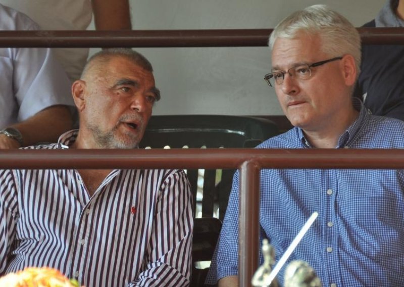 'Josipović je šutio kad je Mesić dobio Ured. Nije se trebao ni sada oglasiti'