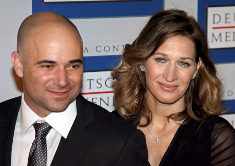 Ne viđamo ih često: Steffi Graf i Andre Agassi uživaju u zimskom odmoru, a svu pozornost ukrala je njihova 18-godišnja kćer