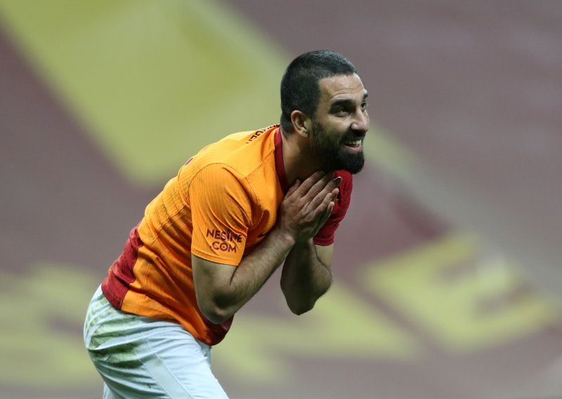 Jedan od najvećih turskih nogometaša postao je predmet ismijavanja, a zašto uvjerite se i sami
