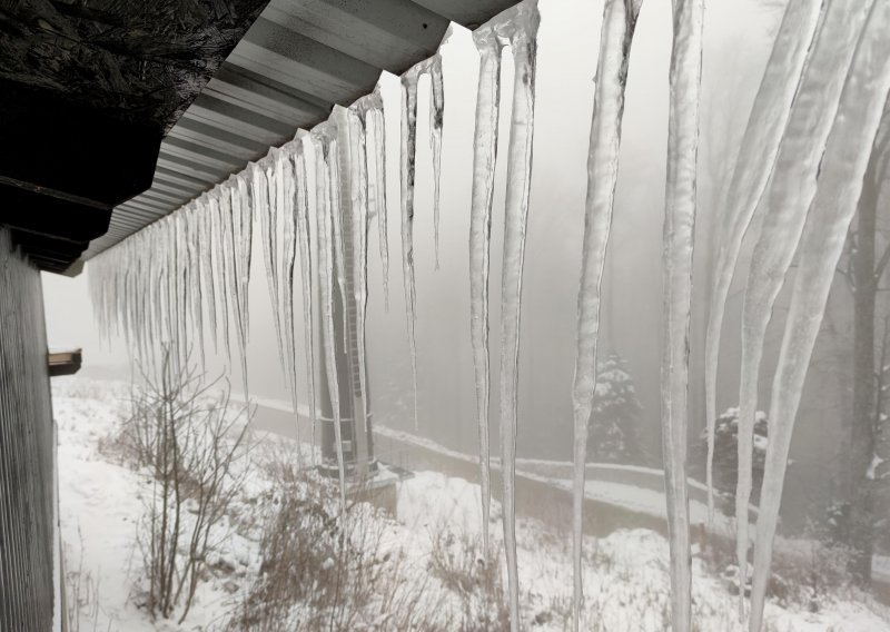 Zima u punom sjaju: Bura na Jadranu, snijeg u Lici i Slavoniji