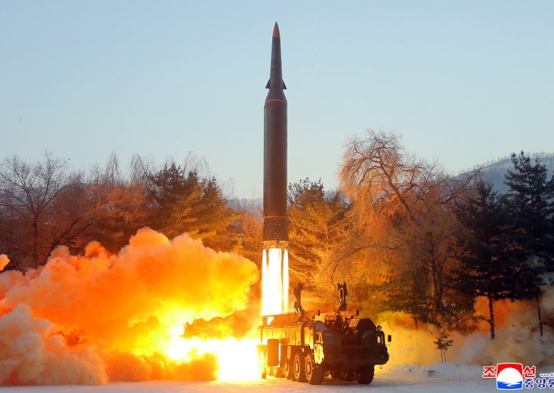 Sjeverna Koreja lansirala 'napredniju' raketu nakon hipersoničnog testiranja