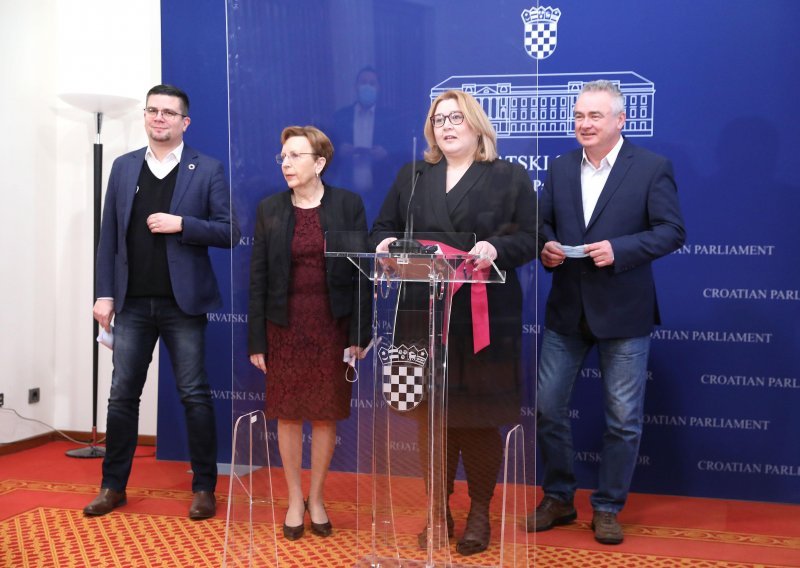 [FOTO/VIDEO] Socijaldemokrati o HNB: Najbolje da sami čelnici Banke odstupe