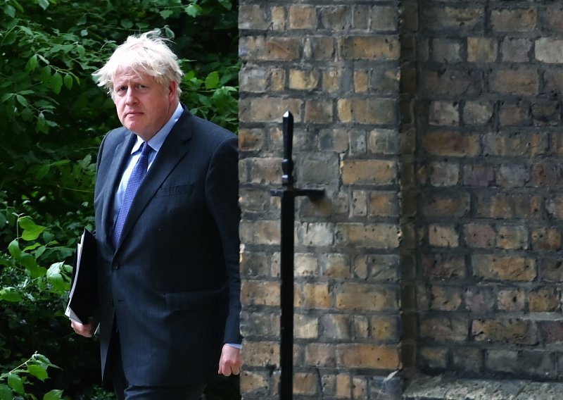 Od miljenika u stranci do kršitelja mjera: Boris Johnson pod sve većim pritiskom zbog pisama nepovjerenja