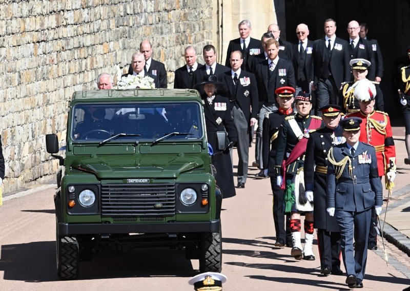 Boris Johnson poslao je ispriku kraljici zbog raskalašene pijanke održane u njegovoj rezidenciji noć uoči pogreba princa Philipa