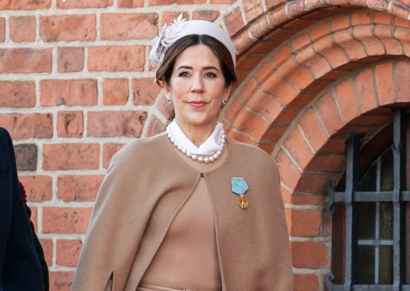 Magnet za poglede: Monokromatski look danske princeze Mary pun je pogodak