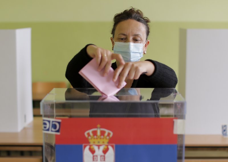 U Srbiji počeo referendum o promjeni ustava: Veliki pritisak iz EU da se glasa - za