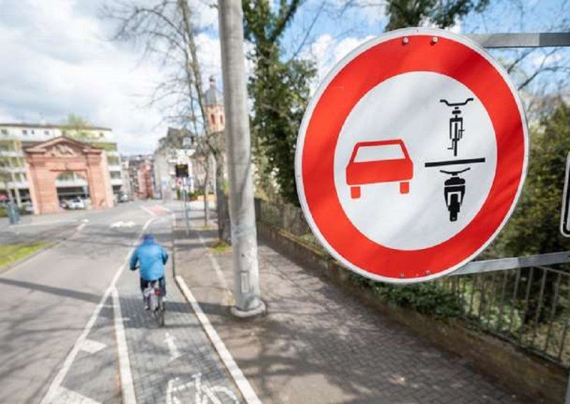 [FOTO] Ovaj prometni znak zbunjuje čak i iskusne vozače: Znate li što znači?