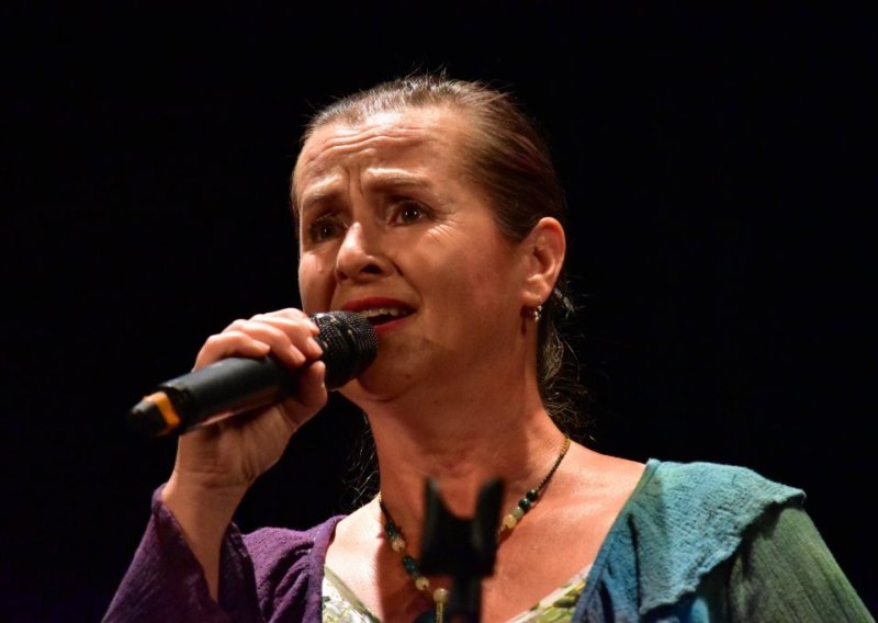 Češka pjevačica namjerno se zarazila koronavirusom i umrla