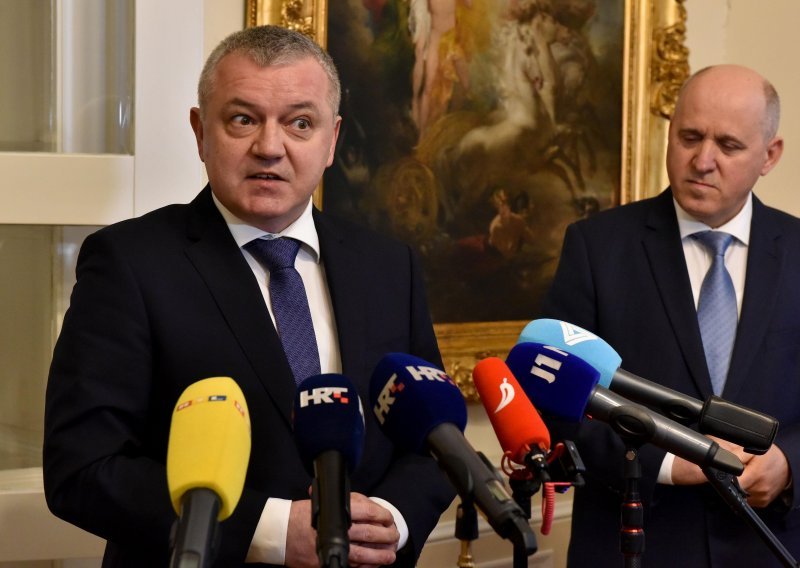 Potpora vladajuće većine ministru Horvatu, dinamikom obnove nisu zadovoljni