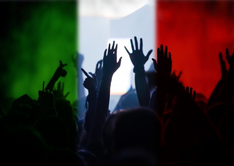 Huliganski ispadi u Italiji: rasističke uvrede, gađanje bocama, odgađanje početka igre...