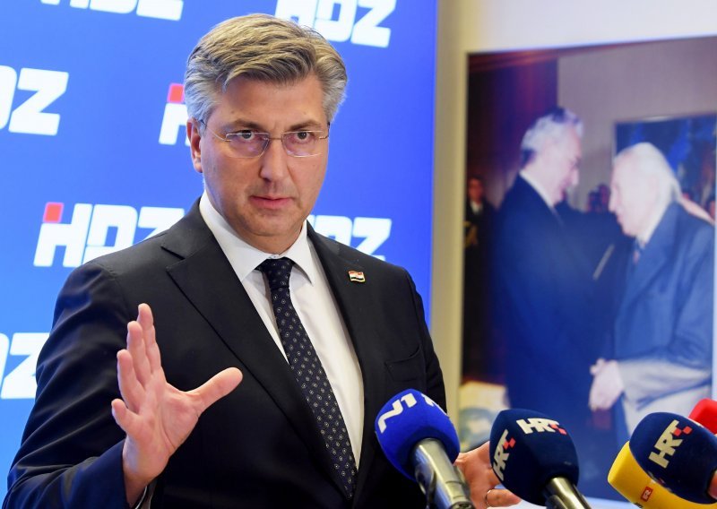 [FOTO] Plenković: Sve se atribuira HDZ-u. Prije smo imali napade na osobe, a sad imamo na institucije u salama varijanti