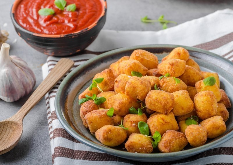 Vole ih baš svi, a evo u čemu je tajna pripreme neodoljivo hrskavih kroketa