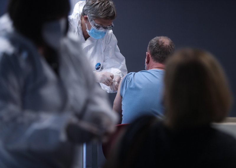 Svjetska zdravstvena organizacija: Omikron bi mogao donijeti kraj pandemije covida 19 u Europi